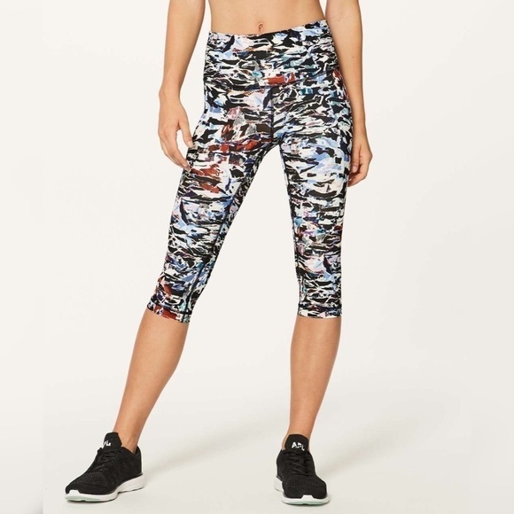 EUC Lululemon | Wunder Under Hi-Rise 1/2 Tight Full-On Luxtreme  Size 10 - Picture 1 of 8